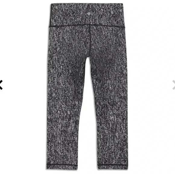 Lululemon 
Wunder Under High Rise Crop Leggings - Picture 7 of 7